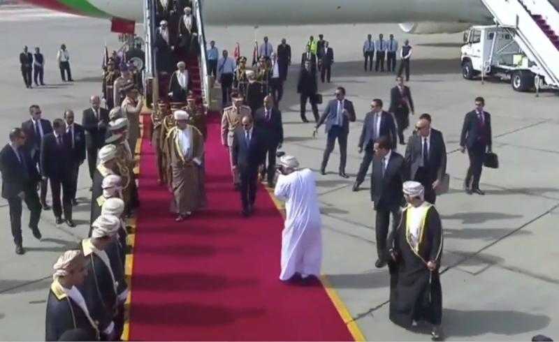 لحظة استقبال الرئيس السيسي لـ سلطان عمان هيثم بن طارق.. فيديو
