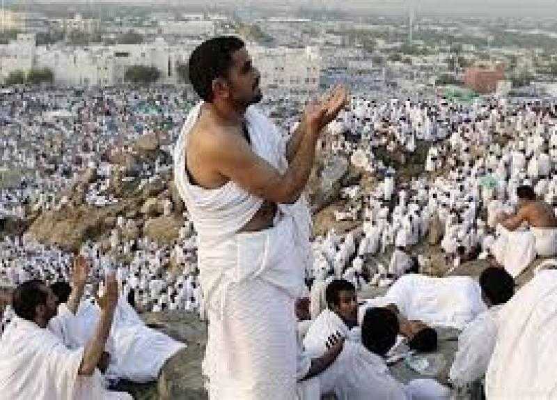 ما حكم التقاط الحجاج للصور أثناء أداء مناسك الحج؟.. أزهري يكشف مفاجأة
