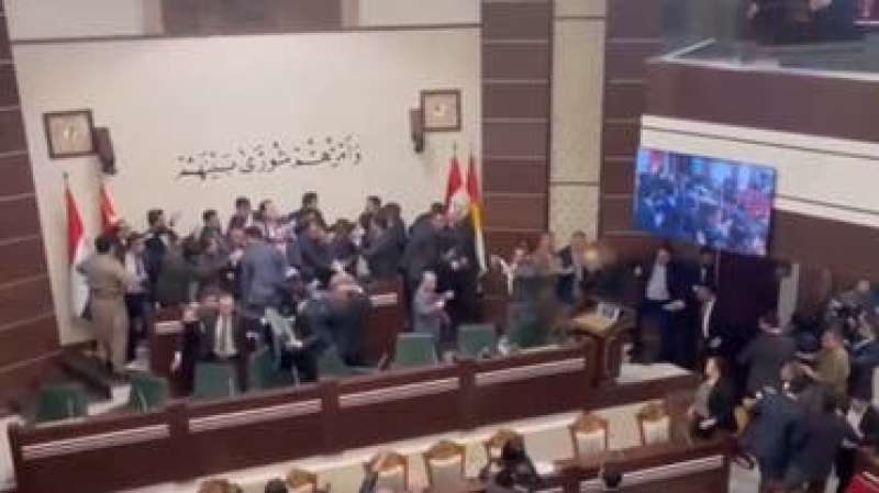 شاجرة بالأيدي في برلمان إقليم كردستان 