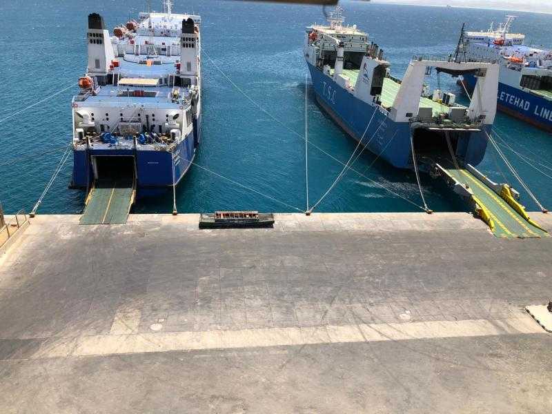 ميناء سفاجا يستقبل سفينة تحمل 2500 رأس عجول حية من جيبوتي