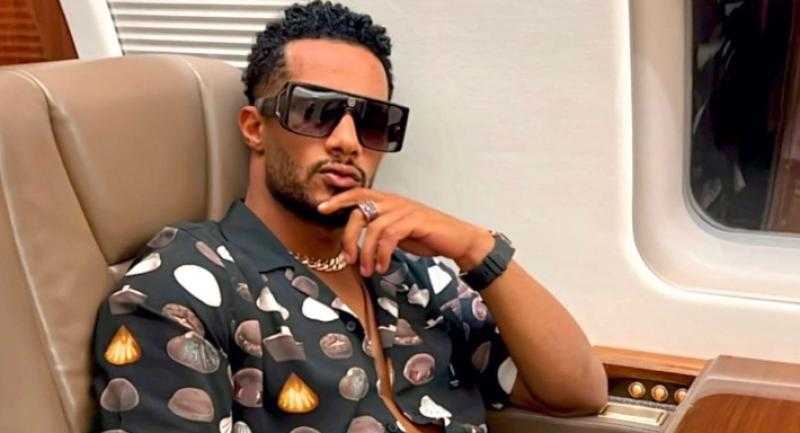 شاهد .. محمد رمضان يشعل حفل عيد ميلاده بـ «تورتة بالذهب والدولارات»