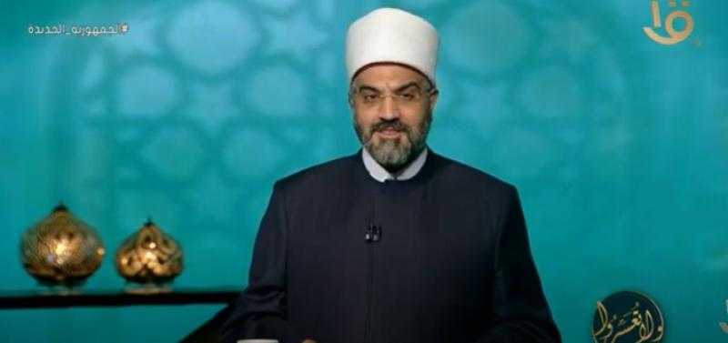 ما حُكم الدين في الزوج الذي يفشي أسرار البيت؟ - فيديو