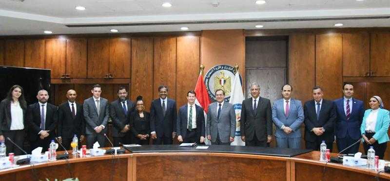 الملا يبحث مع رئيس شركة شيفرون العالمية تسويق المنتجات البترولية