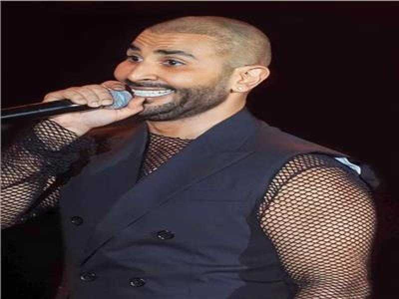 بعد إثارته للجدل بهذه الإطلالة.. تعرف على سعر قميص أحمد سعد الشفاف