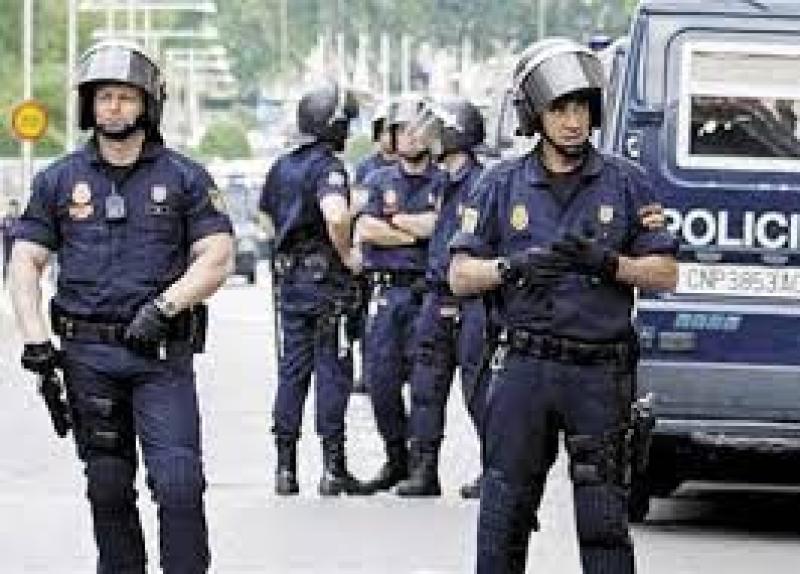 إسبانيا: اعتقال 30 شخصًا على صلة بعصابة لتهريب المخدرات