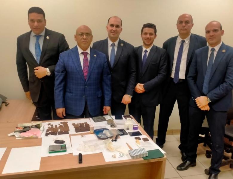 ضبط راكب بمطار القاهرة بحوزته كمية متنوعة من المخدرات