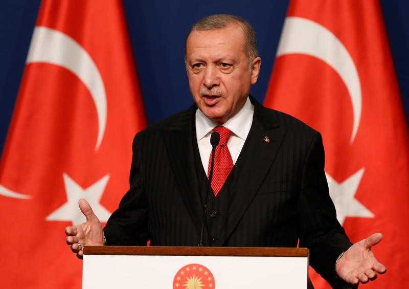 أردوغان وقرينته يدليان بصوتهما في جولة الإعادة للانتخابات الرئاسية التركية