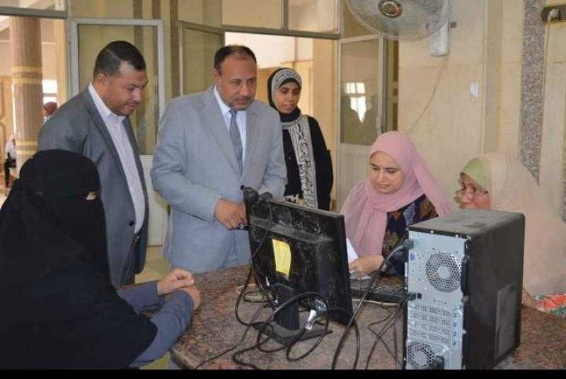 نائب رئيس جامعة الأزهر يطمئن على سير الامتحانات بكلية البنات الإسلامية بأسيوط