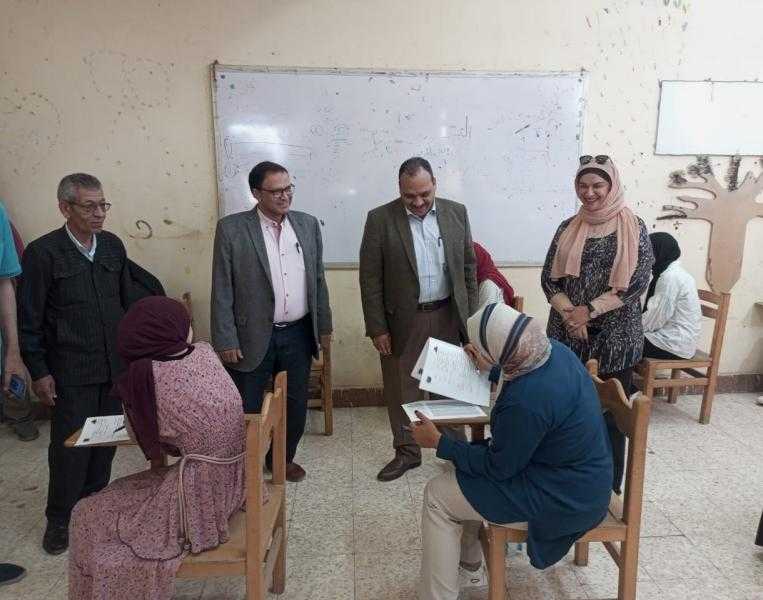 نائب رئيس جامعة بنها يتفقد امتحانات التربية النوعية