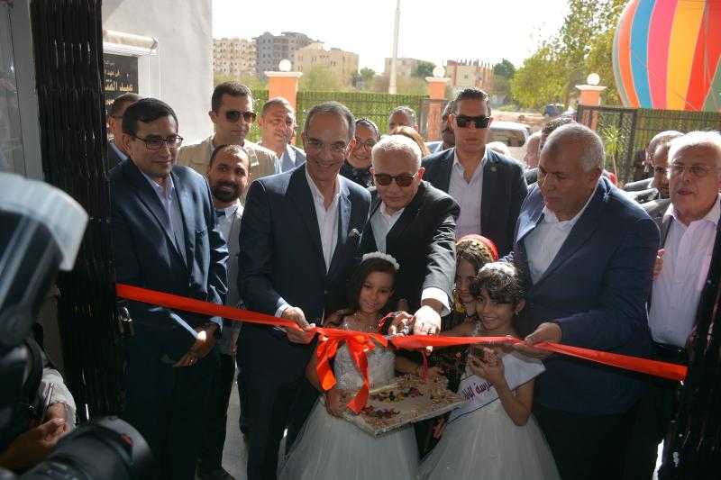 وزيرا الاتصالات والتعليم يفتتحان مركز إبداع مصر الرقمية بالخارجة