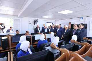 وزيرا الاتصالات والتعليم ومحافظ الوادى الجديد يفتتحون مدرسة WE