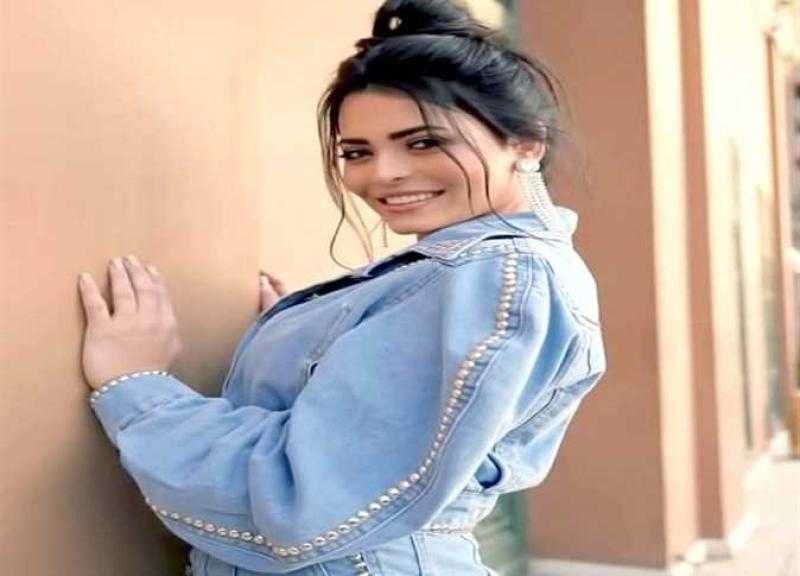 بالأبيض والأسود.. أسماء جلال بإطلالة ساحرة