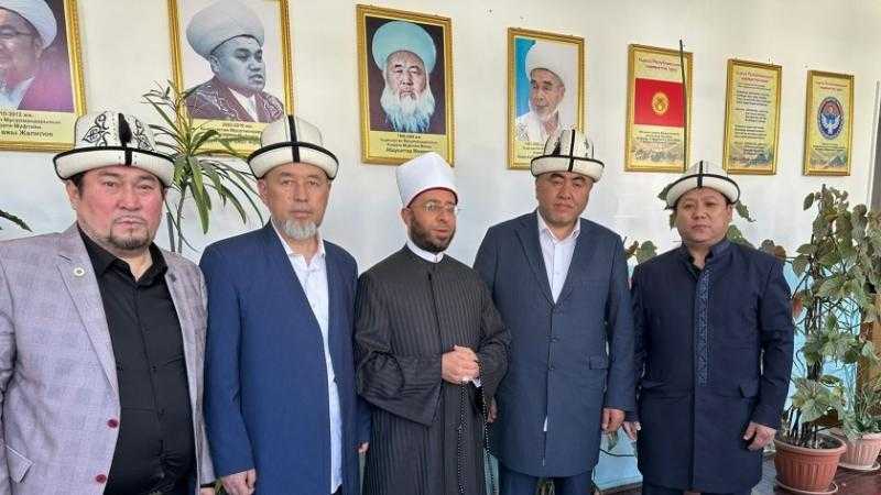 مفتي قرغيزستان يلتقي أسامة الأزهري في جلسة علمية