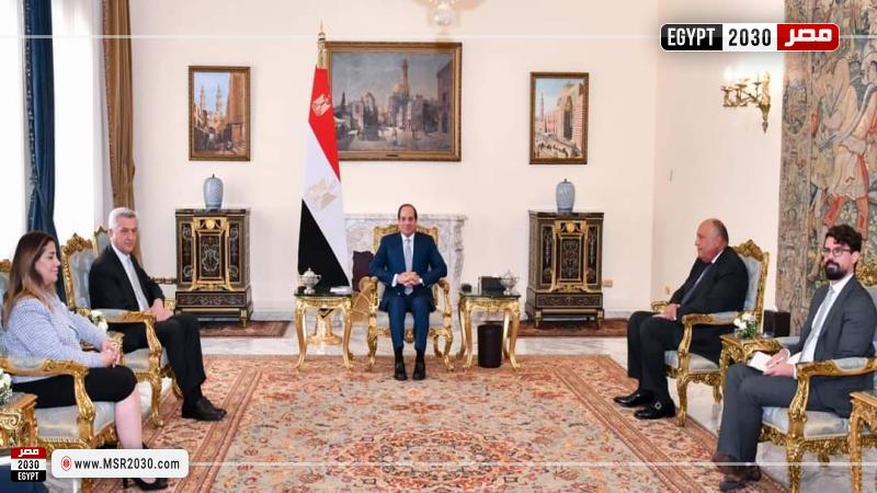 اثناء الإجتماع