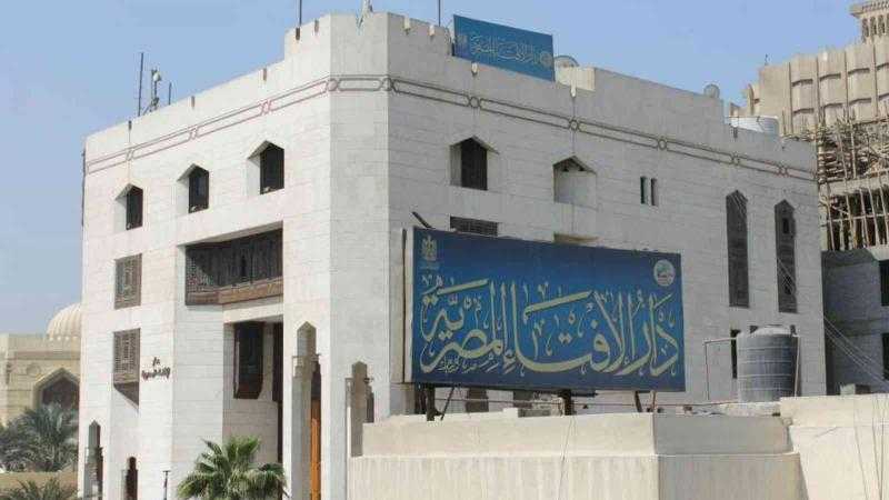 هل رغبة المتوفاة في الحج عن ولدها تُعد وصية؟