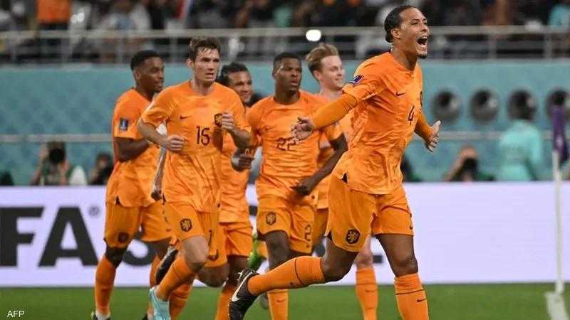 جاكبو يقود تشكيل هولندا أمام إيطاليا في دوري الأمم الأوروبية
