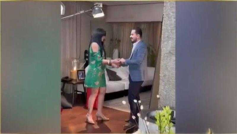 نزار الفارس: «عرضت على حورية فرغلي الجواز على الهواء ووافقت»