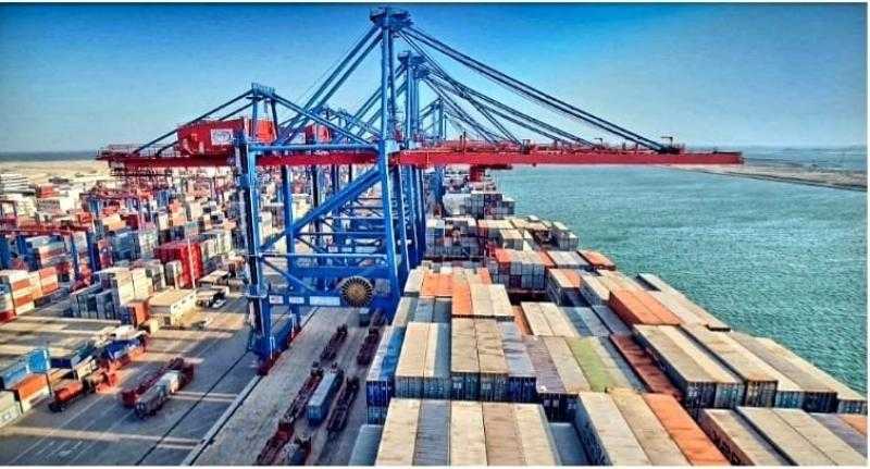 كيف نجحت قناة السويس في جذب مختلف الصناعات؟