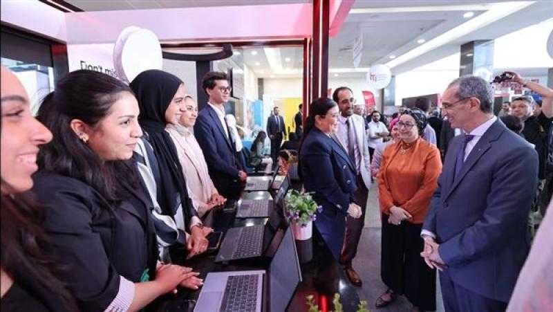 وزير الاتصالات يفتتح ملتقى توظيف خريجى «معهد تكنولوجيا المعلومات»
