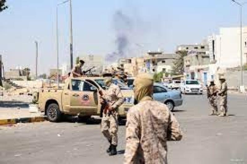 مجموعة مسلحة ليبية تغلق خط نقل الوقود من مصفاة الزاوية إلى طرابلس