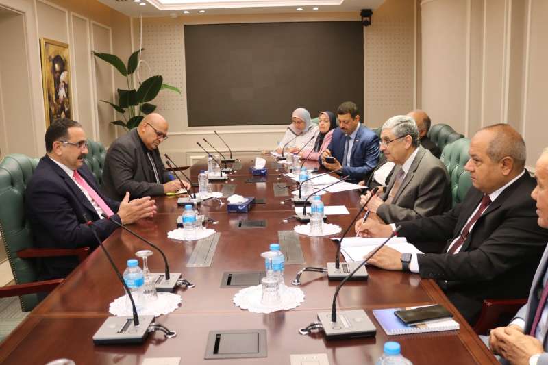 وزير الكهرباء يستقبل رئيس سلطة الطاقة بفلسطين 