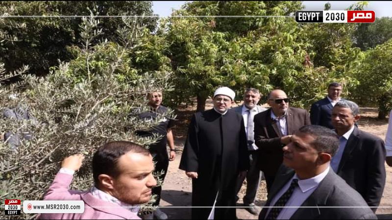 رئيس جامعة الأزهر خلال الجولة