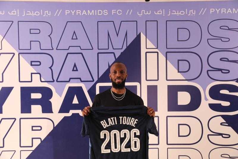 «توريه» يجدد تعاقده مع بيراميدز حتى 2026