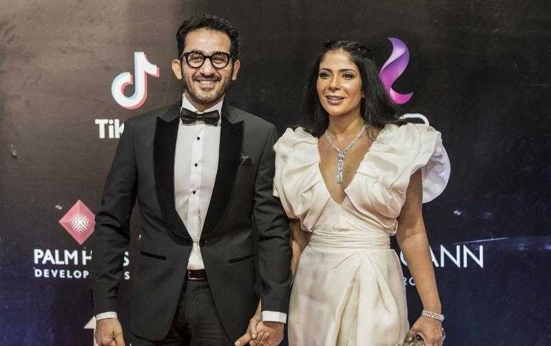 منى زكي تكشف سبب نجاح زواجها من أحمد حلمي: «مش بنشوف بعض كتير»