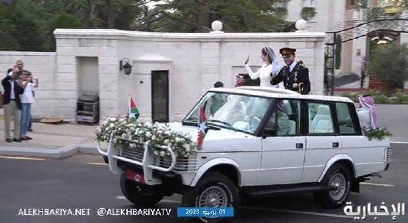 «زفاف ملكي».. شاهد| موكب أسطوري لولي العهد الأردني والأميرة رجوة بشوارع عمّان