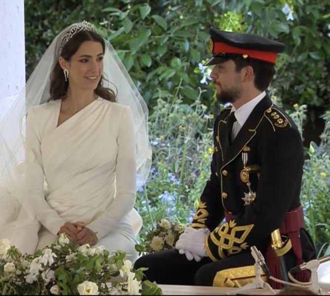 حسين الجسمي يُهنئ العائلة المالكة بالأردن بزفاف ولي العهد