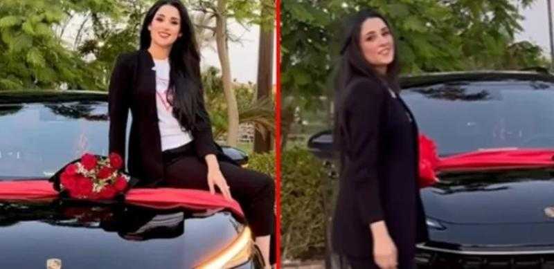 «أ س ف».. لاعب الدوري المصري يفاجئ زوجته بسيارة بلوحة معدنية مميزة «شاهد»