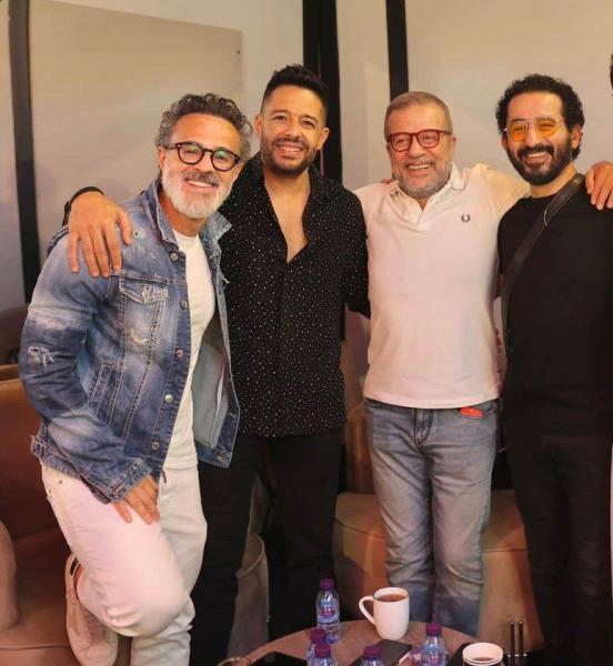 بحضور حماقي وشريف منير.. نجاح كبير لـ أحمد حلمي في العرض الأول بمسرحية ميمو