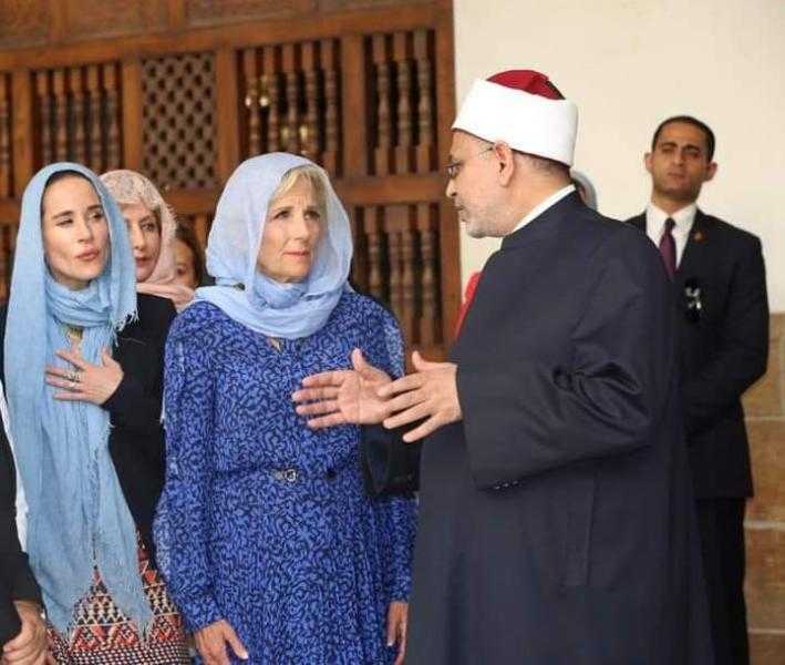 سلامة داود يصطحب جيل بايدن في جولة داخل الجامع الأزهر