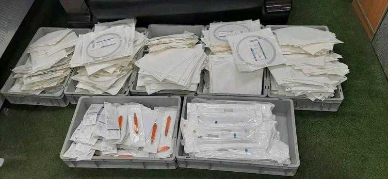 جمارك مطار برج العرب تضبط محاولة تهريب أدوات طبية جراحية