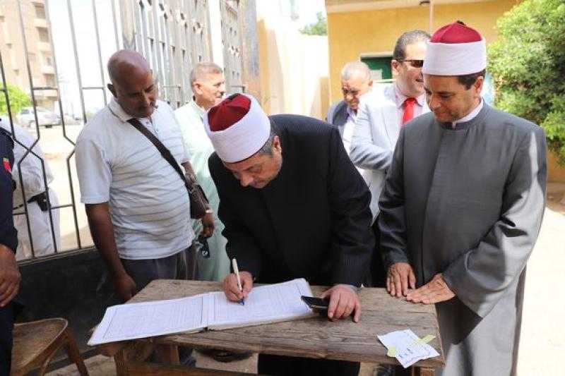 رئيس قطاع المعاهد الأزهرية يوجه بمساعدة ولي أمر قدم اعتذارا لابنته