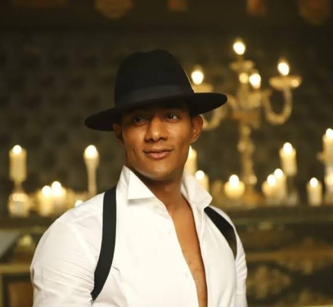 محمد رمضان: «المنطقة الشعبية بتديك العمر الأطول.. وطموحي أوصل للهرم السكاني كله»