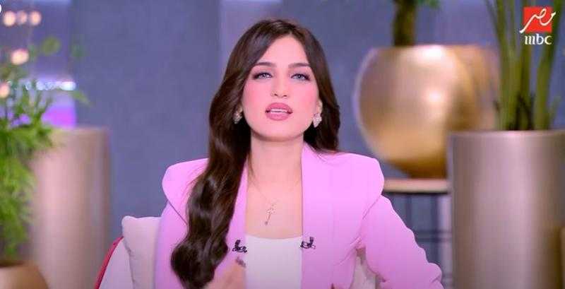 ياسمين عز تقدم 10 وصايا للتعامل مع الزوج الأهلاوي قبل مباراة الوداد.. فيديو