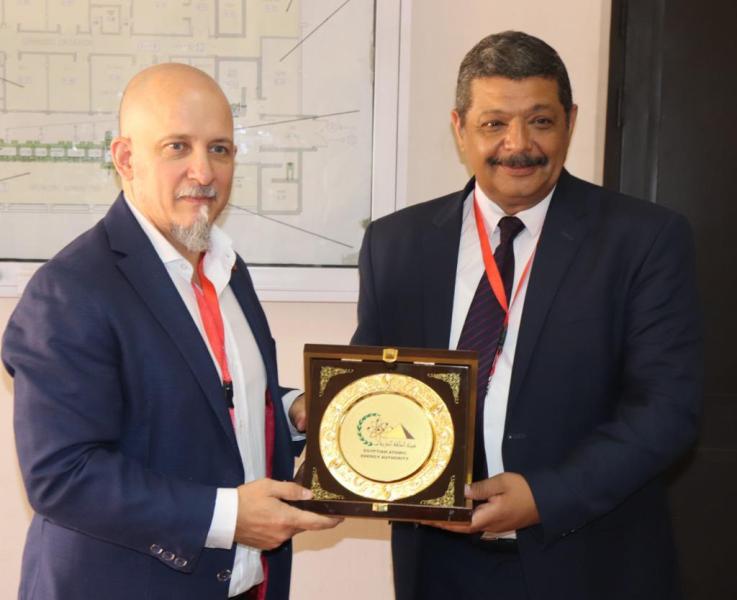 رئيس هيئة الطاقة الذرية و السفير الأرجنتيني الجديد