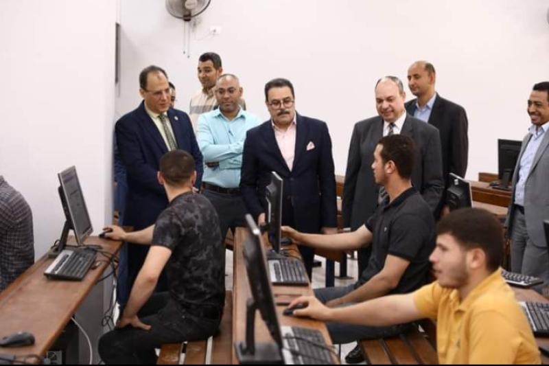 نائب رئيس جامعة الأزهر خلال تفقده اللجان