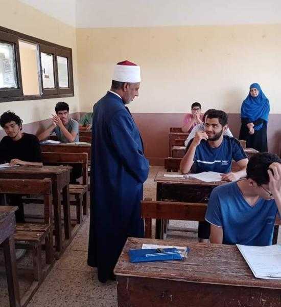 الشرقاوي يتابع امتحانات الشهادة الثانوية بلجنتي العبور بنين وفتيات
