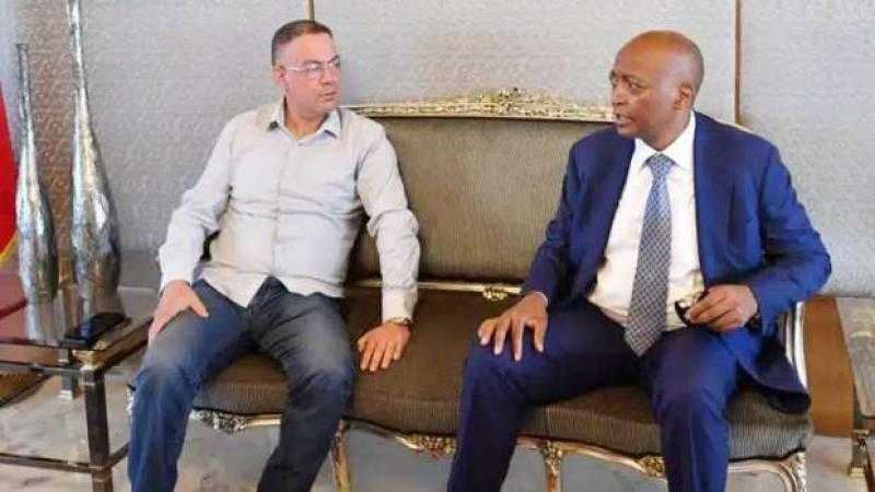 سبب غريب وعجيب وراء زيارة رئيس الكاف للمغرب قبل نهائي إفريقيا