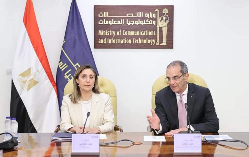 وزيرا الاتصالات والثقافة