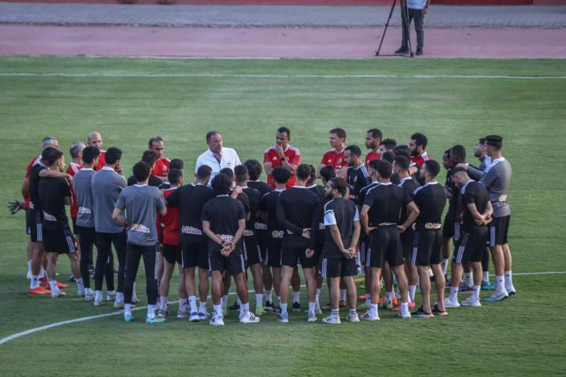 الخطيب ولاعبو الأهلي