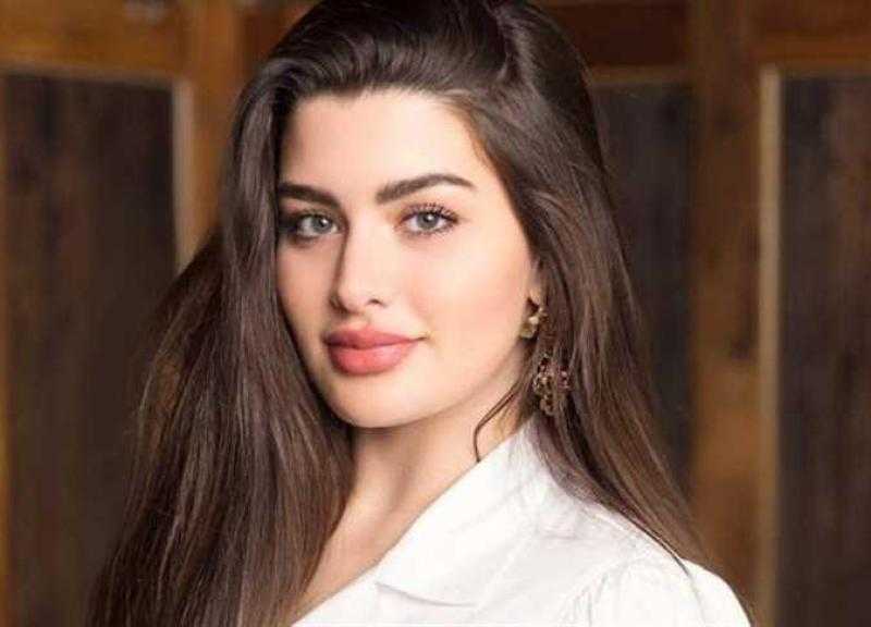 روان بن حسين بإطلالة صيفية أنيقة