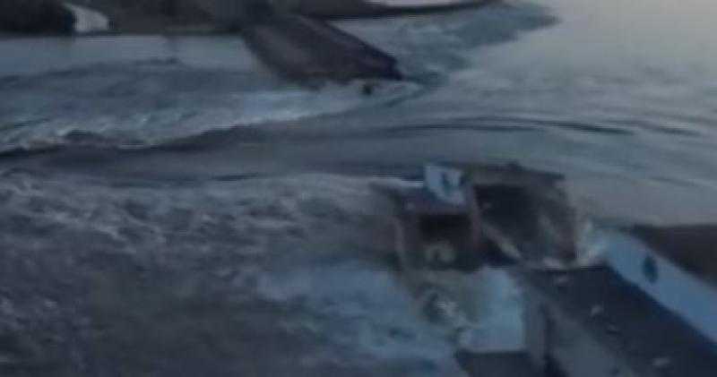 تدمير محطة كاخوفكا للطاقة الكهرومائية يتسبب في موت الآلاف .. فيديو