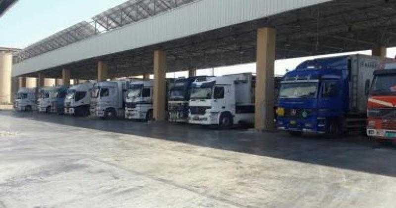 بندقية وتليسكوب وأسلحة بيضاء متنوعة.. ضبط حصيلة هائلة في جمرك سفاجا