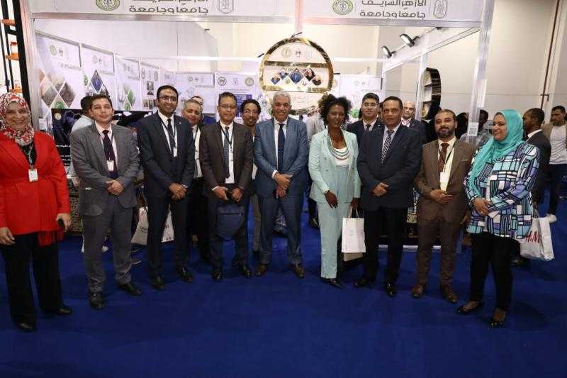 إقبال كبير على جناح جامعة الأزهر في معرض «Africa Health Excon»