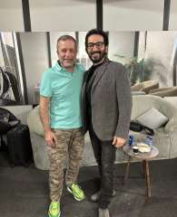 شريف منير يحضر عرض مسرحية ميمو لـ أحمد حلمي