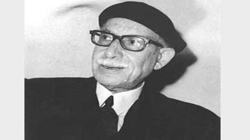 حفيد توفيق الحكيم: جدي نال قلادة النيل لكنه لم يتسلمها لظروفه الصحية