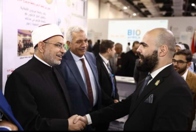 الدكتور سلامة داود 